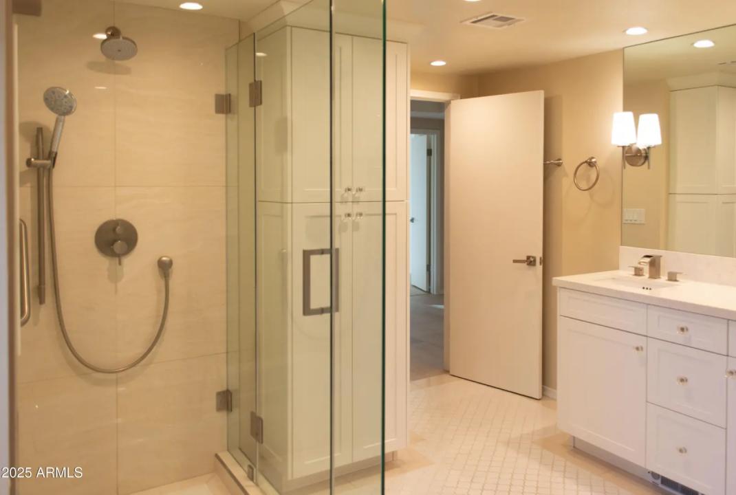 Real Estate Picture 14