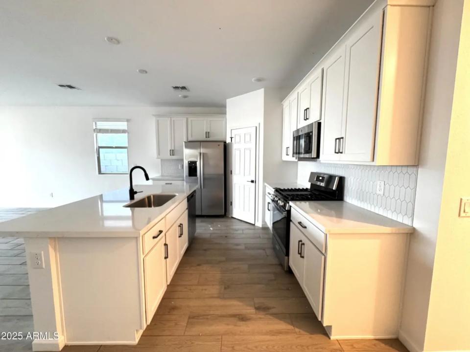 Real Estate Picture 10