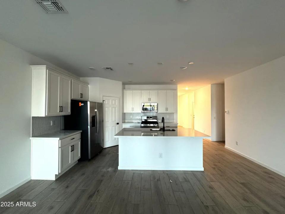 Real Estate Picture 12