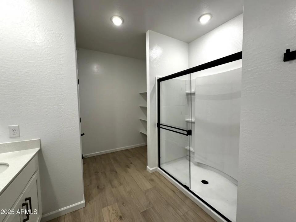 Real Estate Picture 14