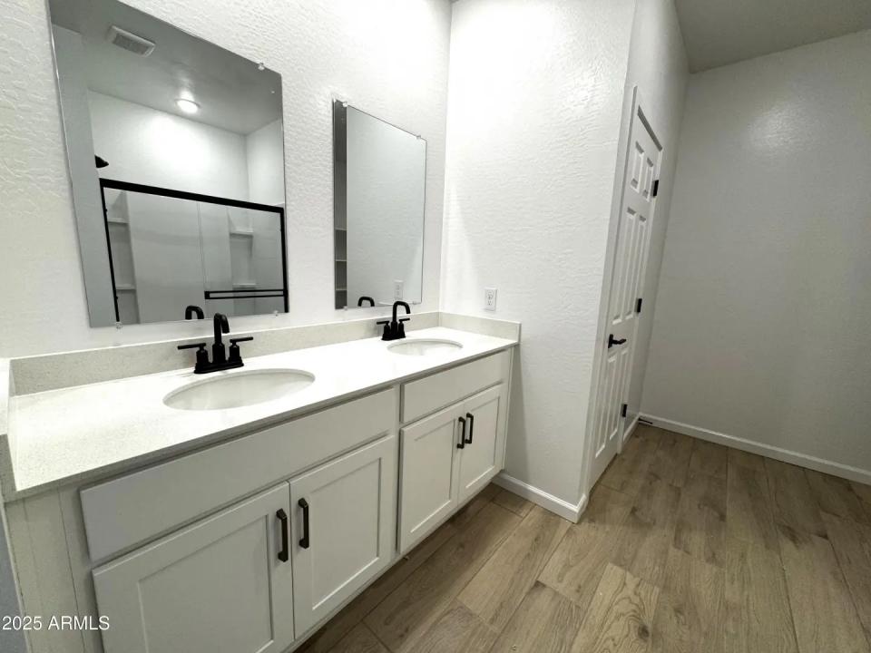 Real Estate Picture 15