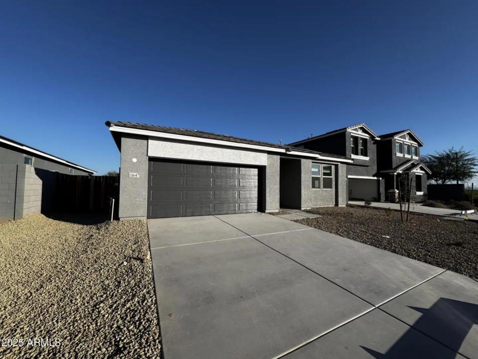 Real Estate Picture 3