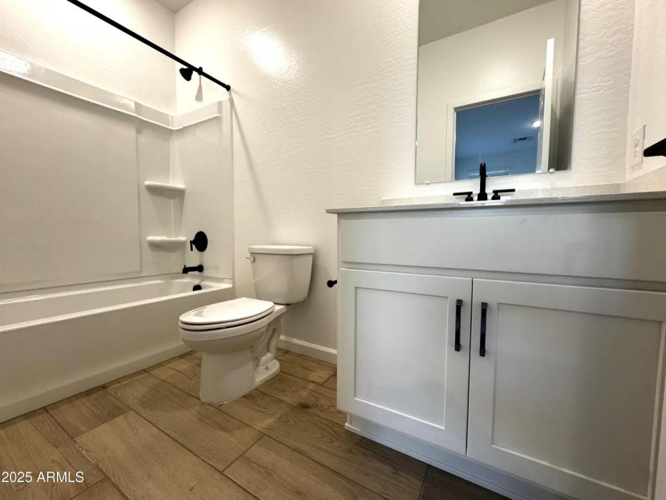 Real Estate Picture 25