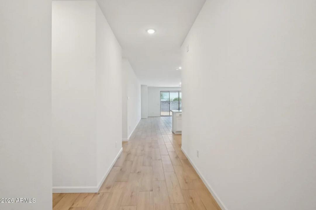 Real Estate Picture 4