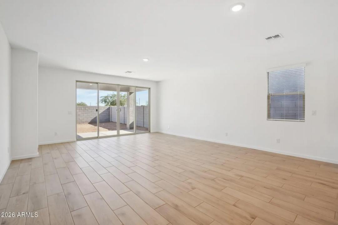 Real Estate Picture 5