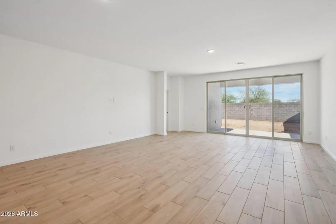 Real Estate Picture 8