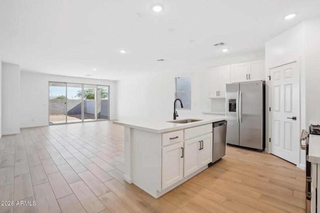 Real Estate Picture 9