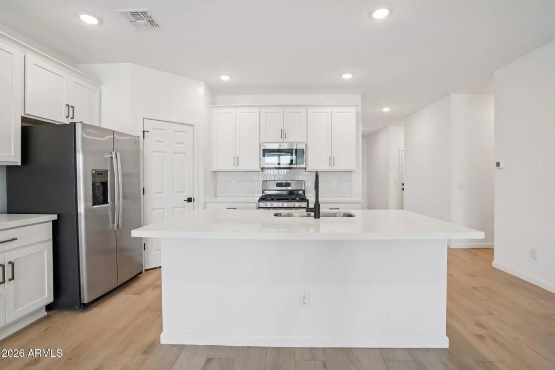 Real Estate Picture 12