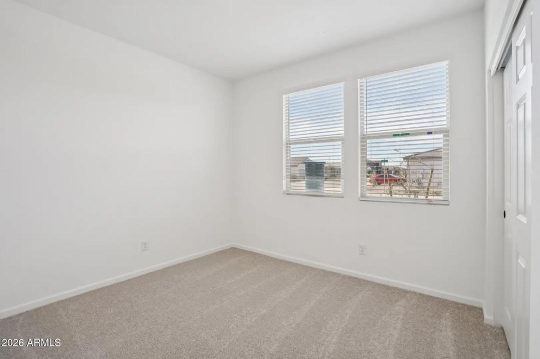 Real Estate Picture 14