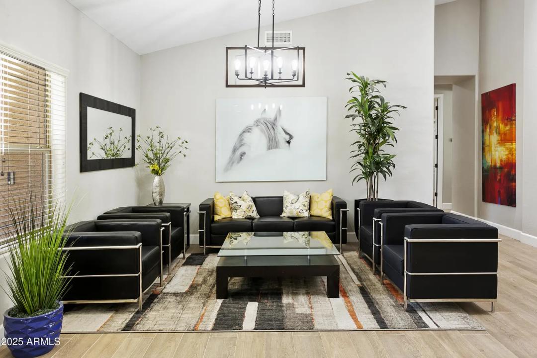 Real Estate Picture 12