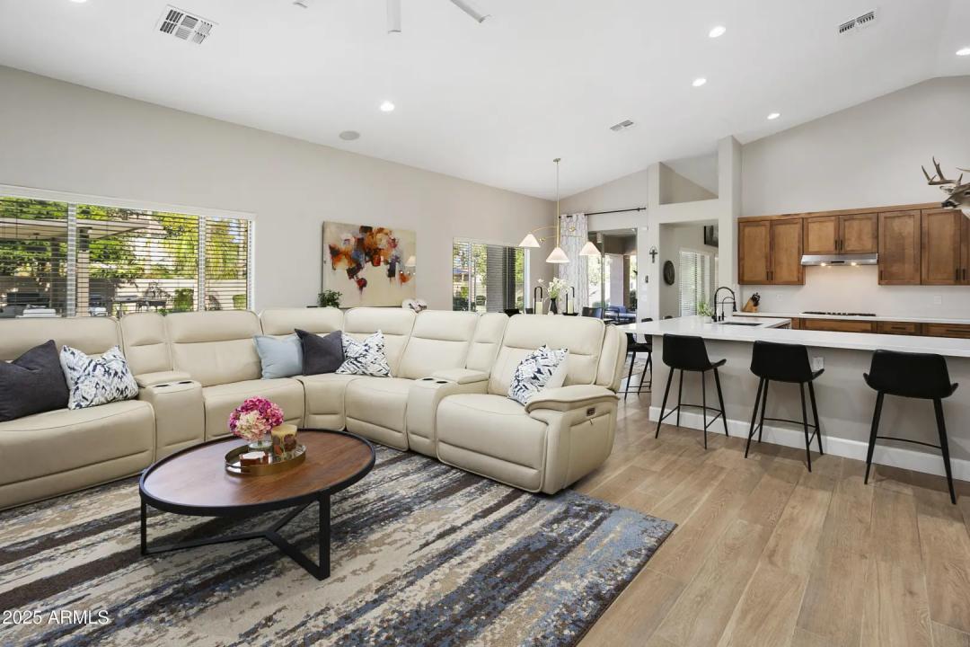 Real Estate Picture 18