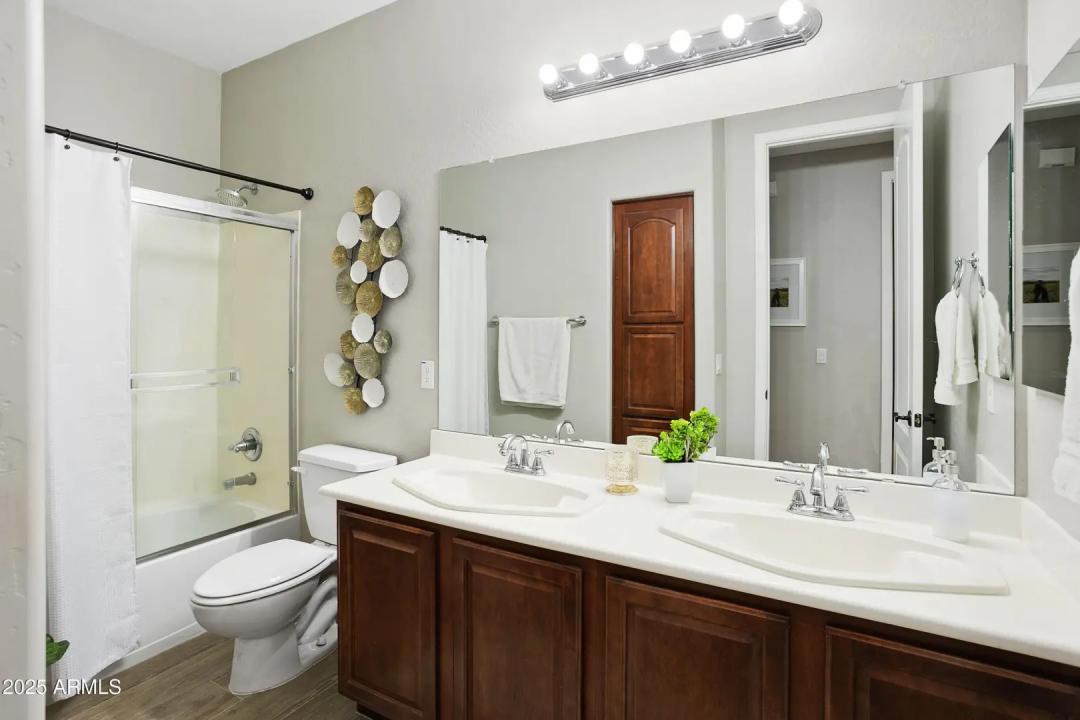 Real Estate Picture 24