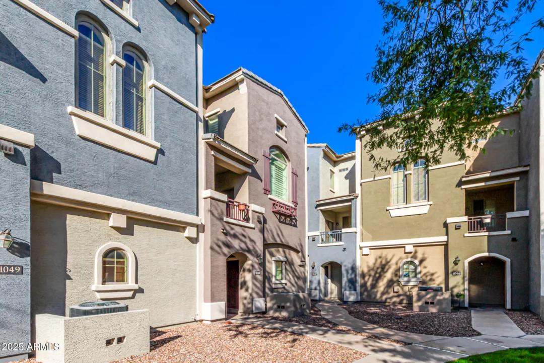 Real Estate Picture 3