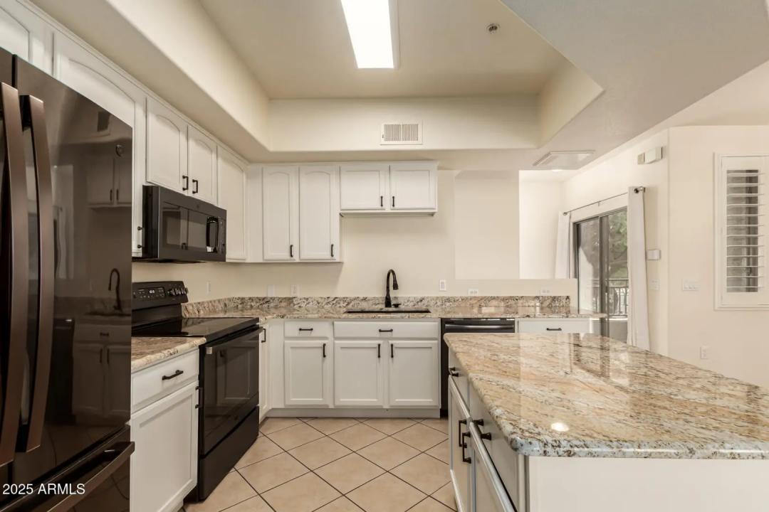 Real Estate Picture 12