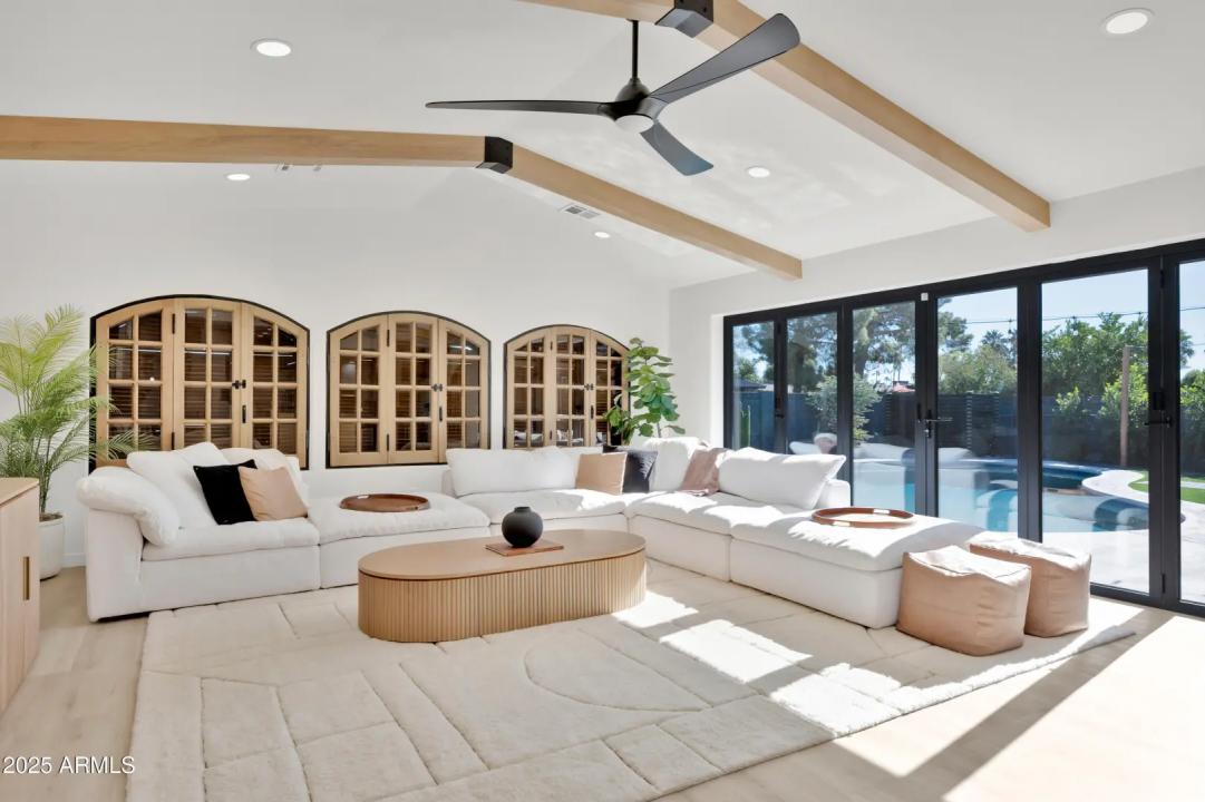 Real Estate Picture 7