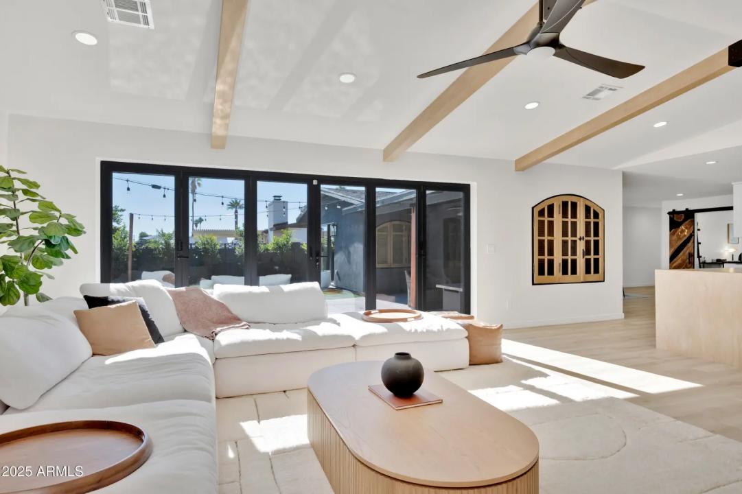 Real Estate Picture 8