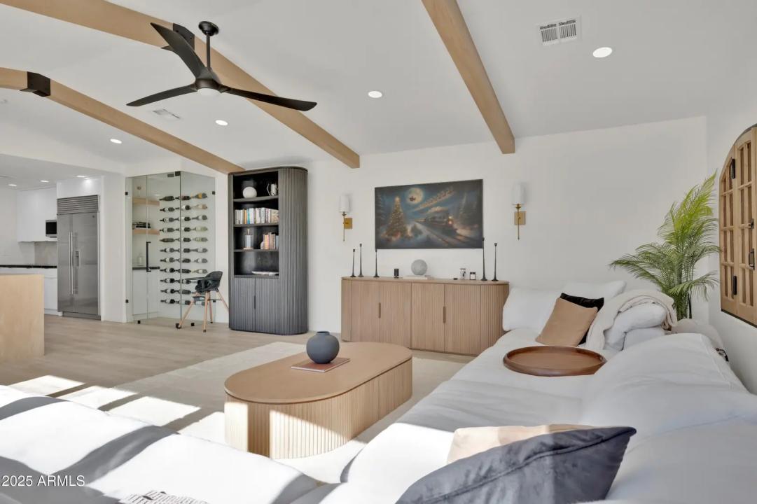 Real Estate Picture 9