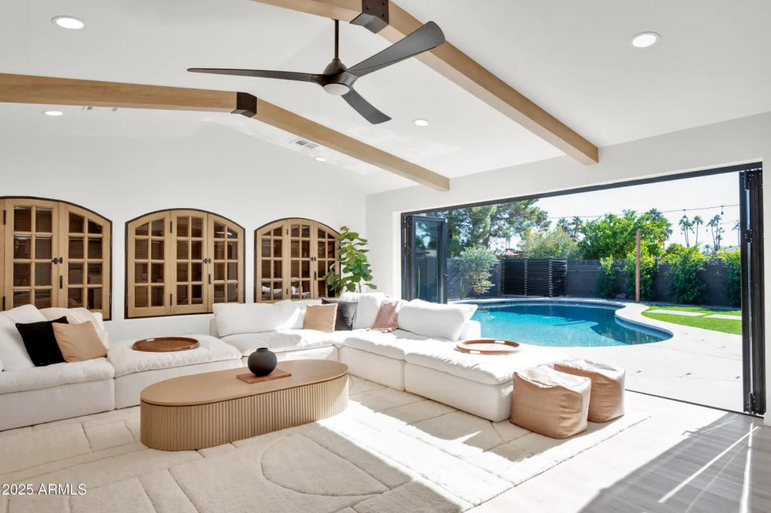 Real Estate Picture 11