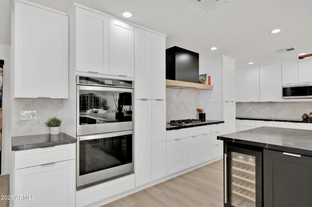 Real Estate Picture 14