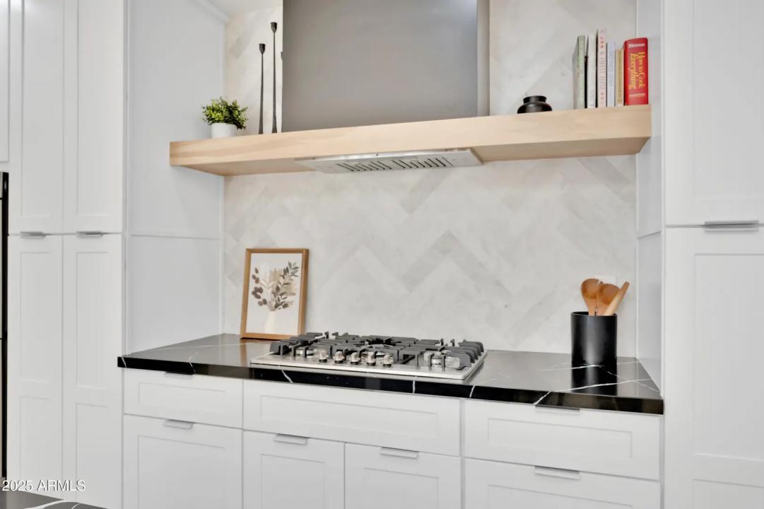 Real Estate Picture 18