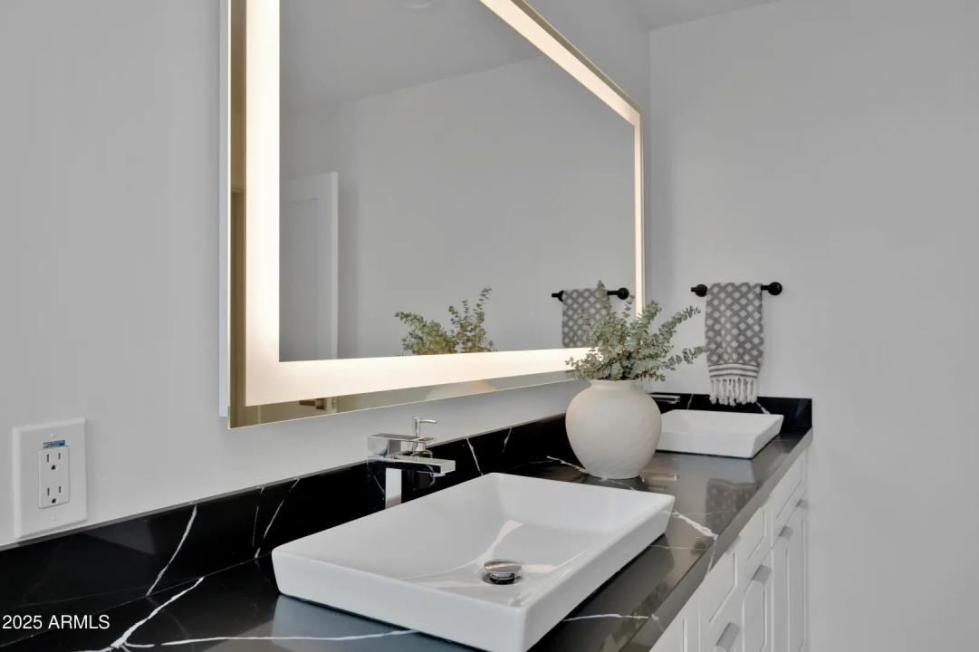 Real Estate Picture 32