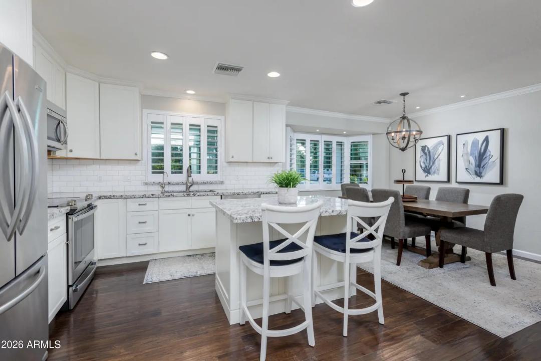 Real Estate Picture 3