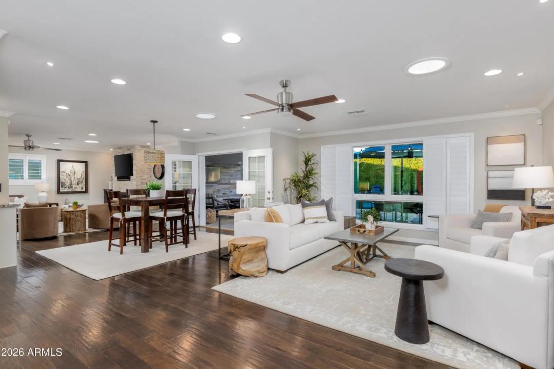 Real Estate Picture 4