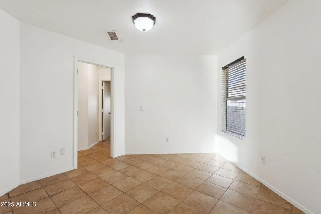 Real Estate Picture 9