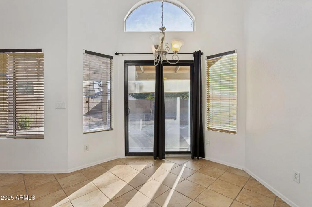 Real Estate Picture 12