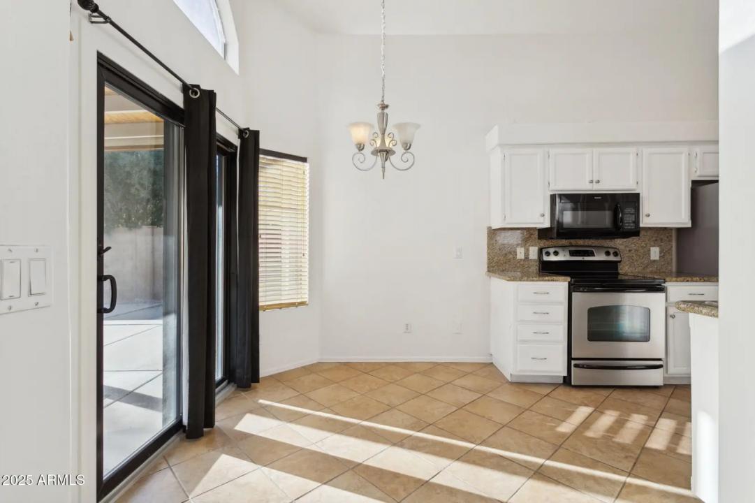 Real Estate Picture 13