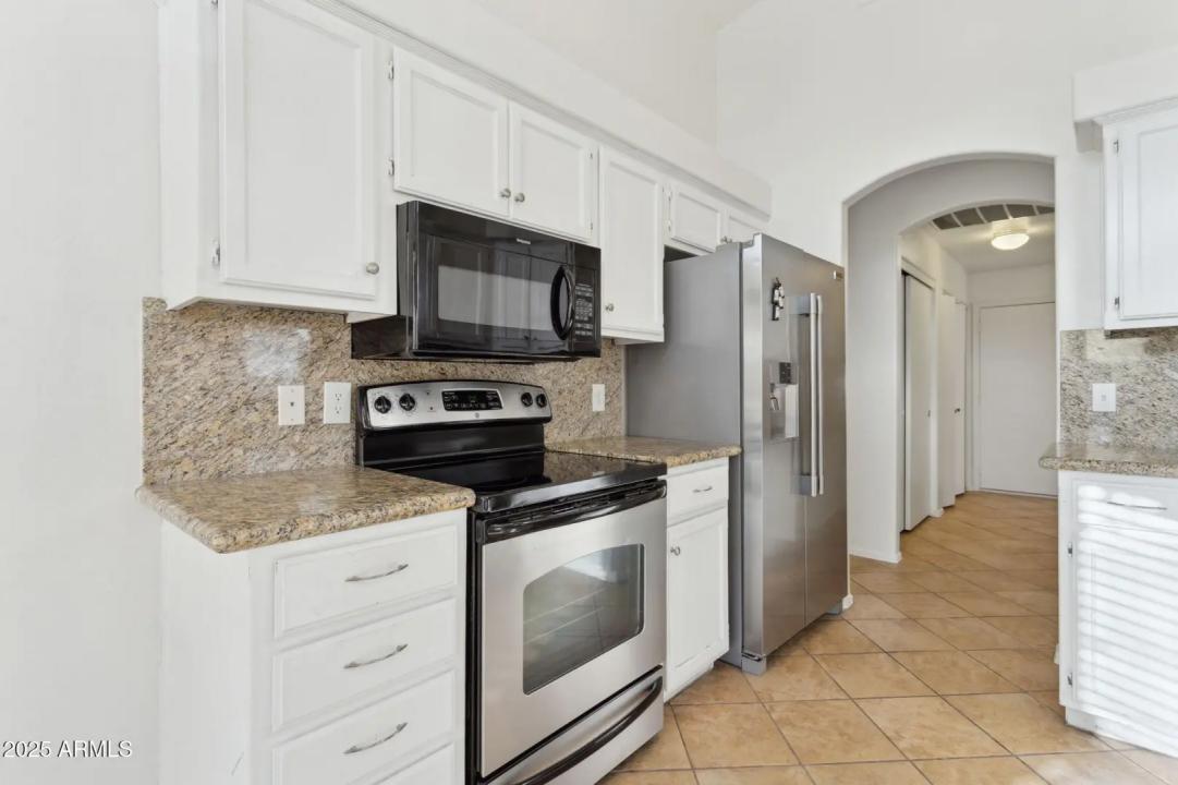 Real Estate Picture 14