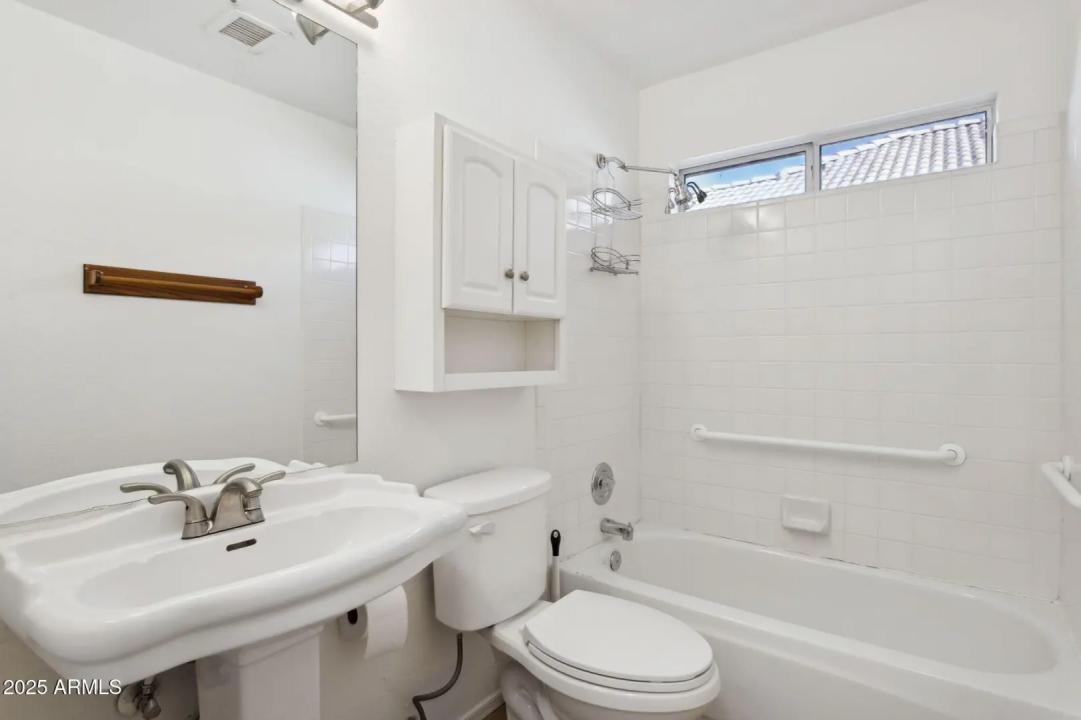 Real Estate Picture 24