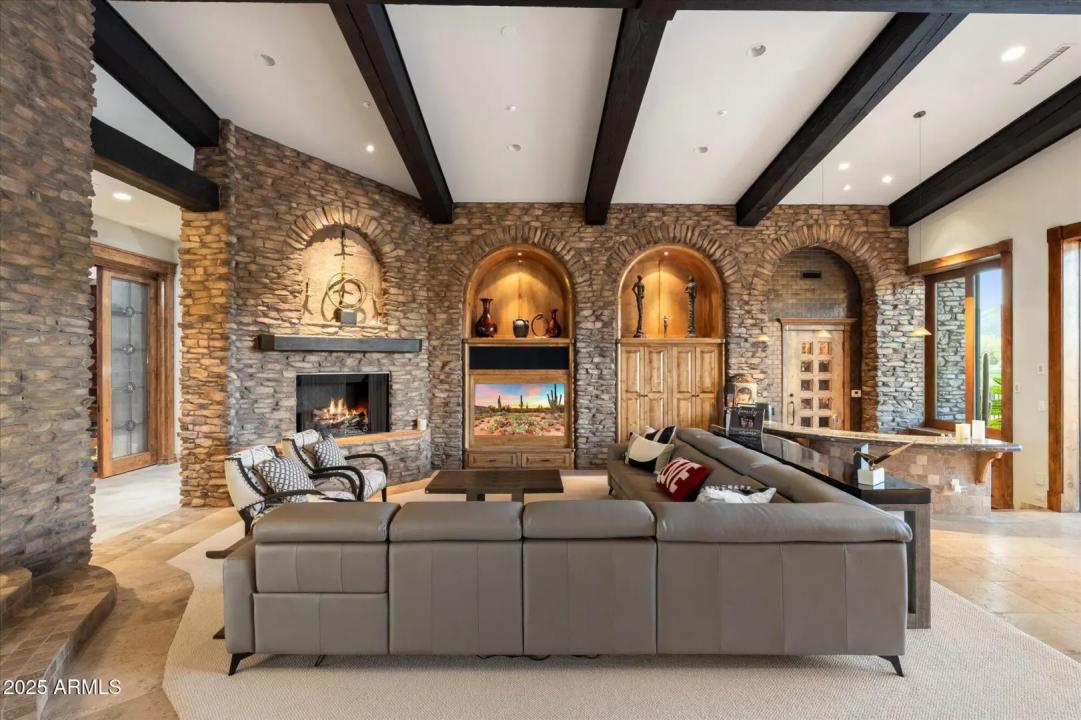 Real Estate Picture 12