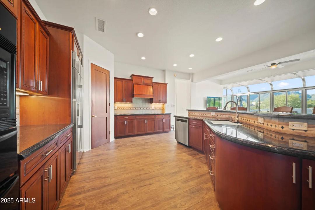 Real Estate Picture 10