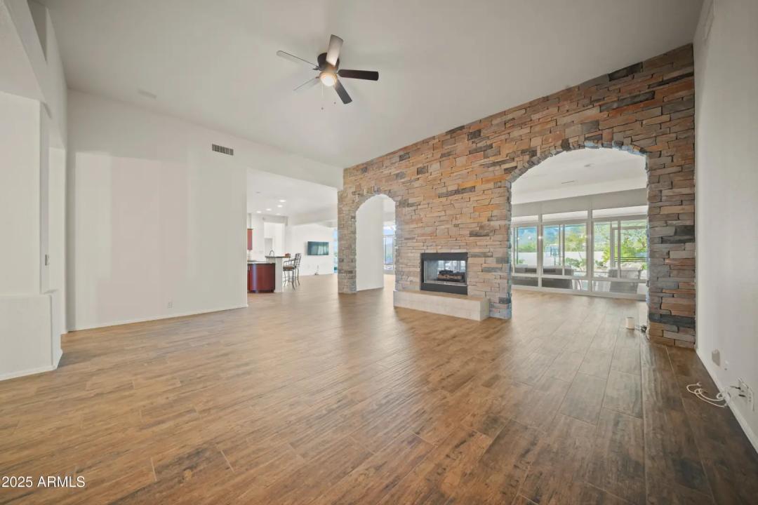 Real Estate Picture 8