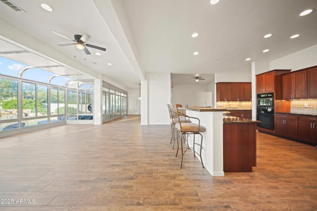 Real Estate Picture 14