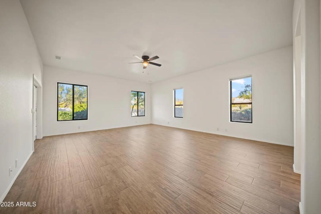 Real Estate Picture 16