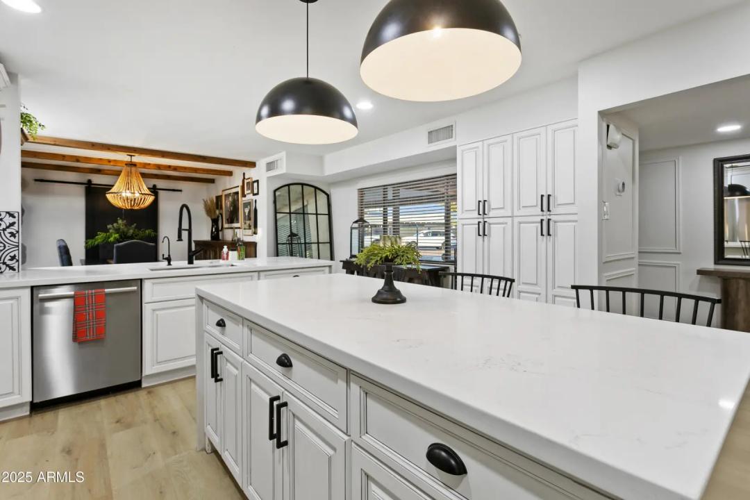 Real Estate Picture 14