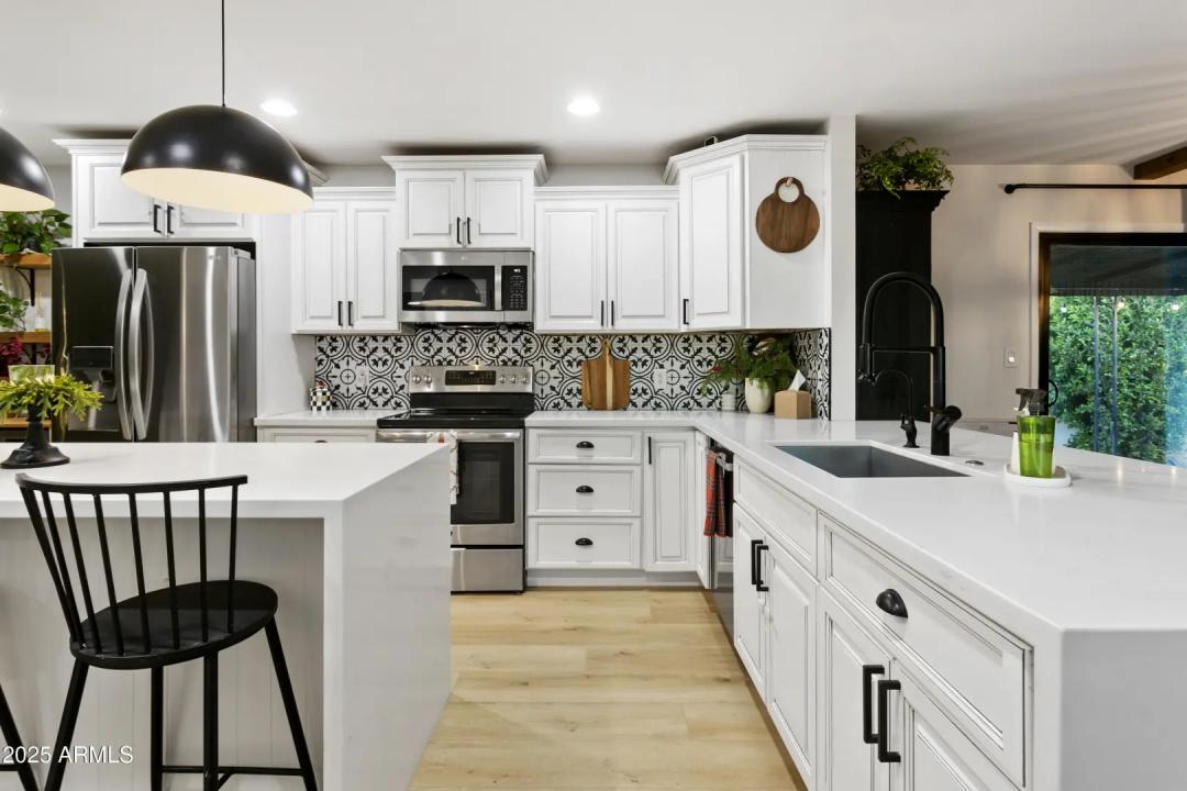 Real Estate Picture 16