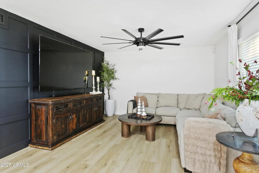 Real Estate Picture 27