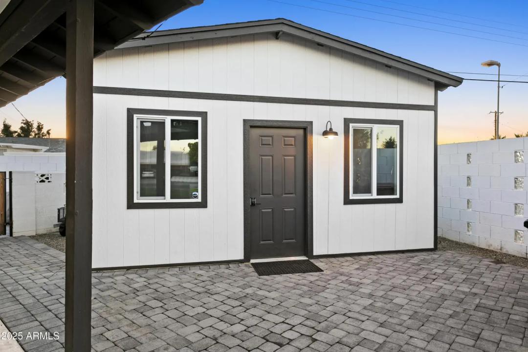 Real Estate Picture 4