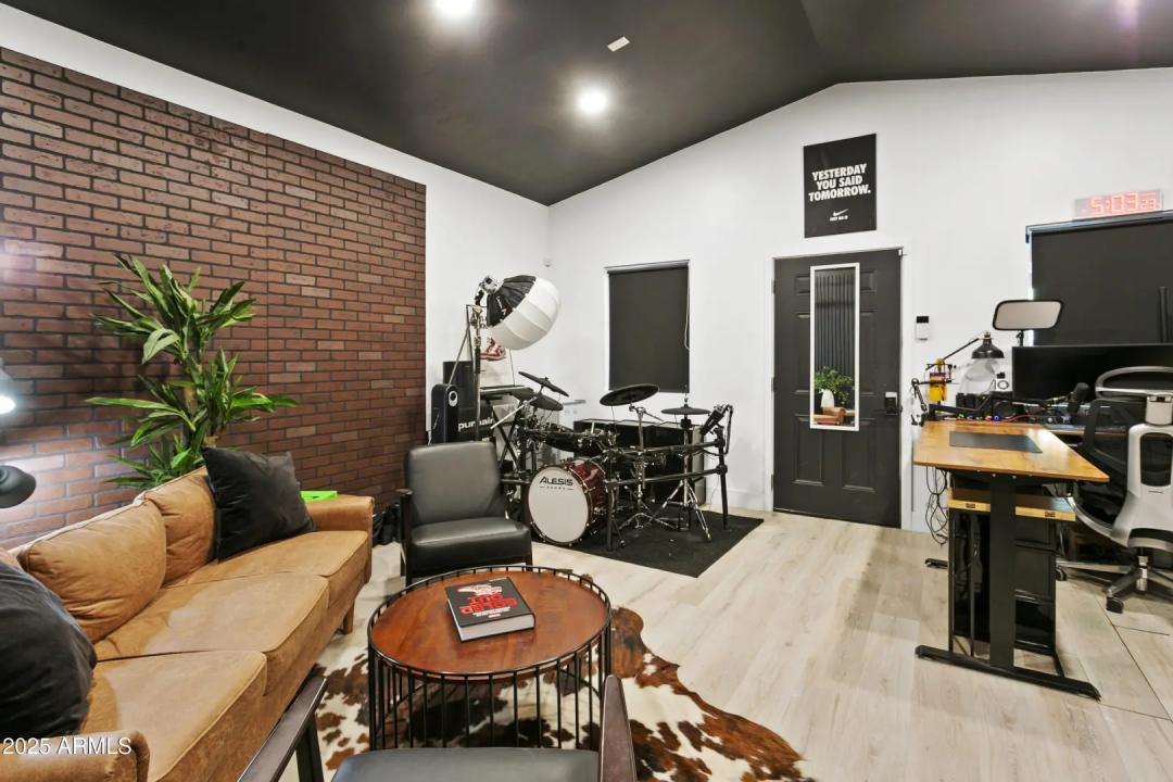 Real Estate Picture 6