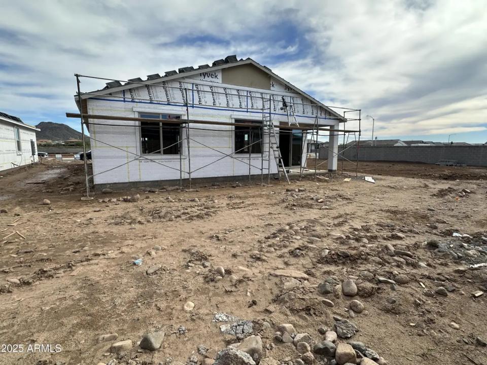 Real Estate Picture 4