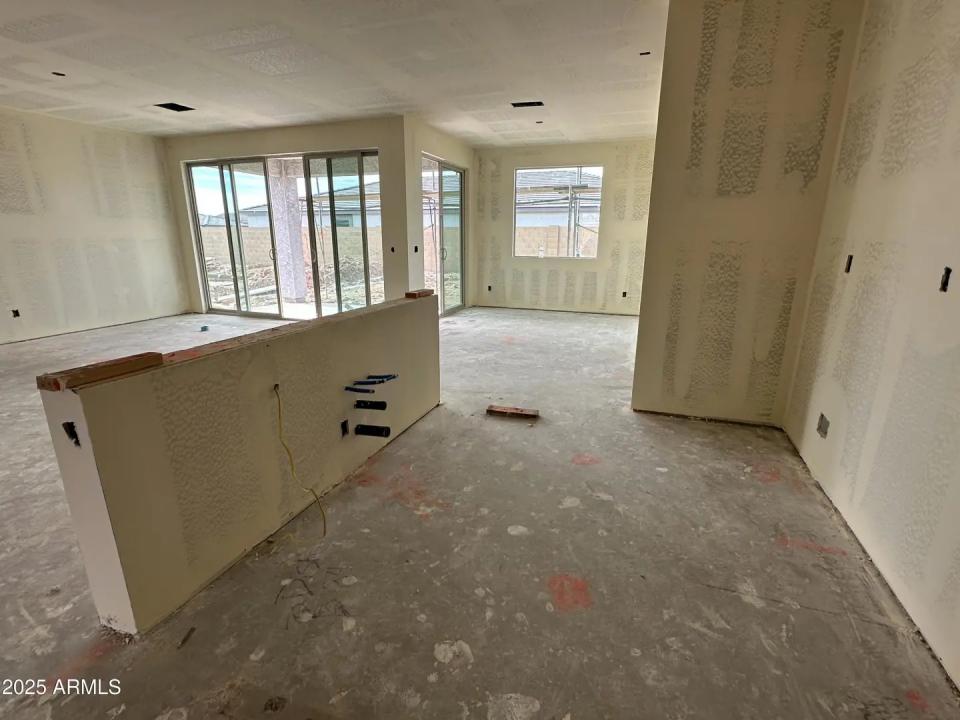 Real Estate Picture 4