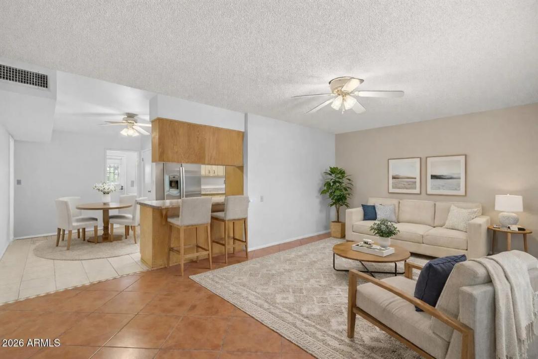 Real Estate Picture 4