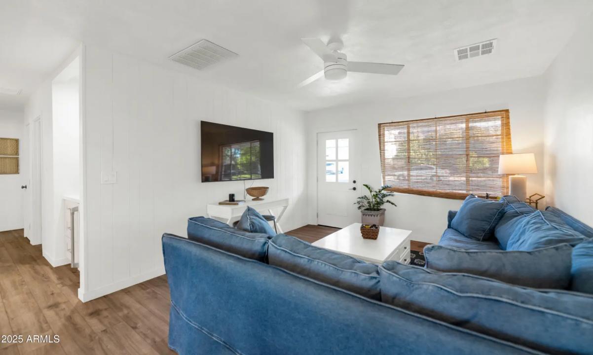 Real Estate Picture 4