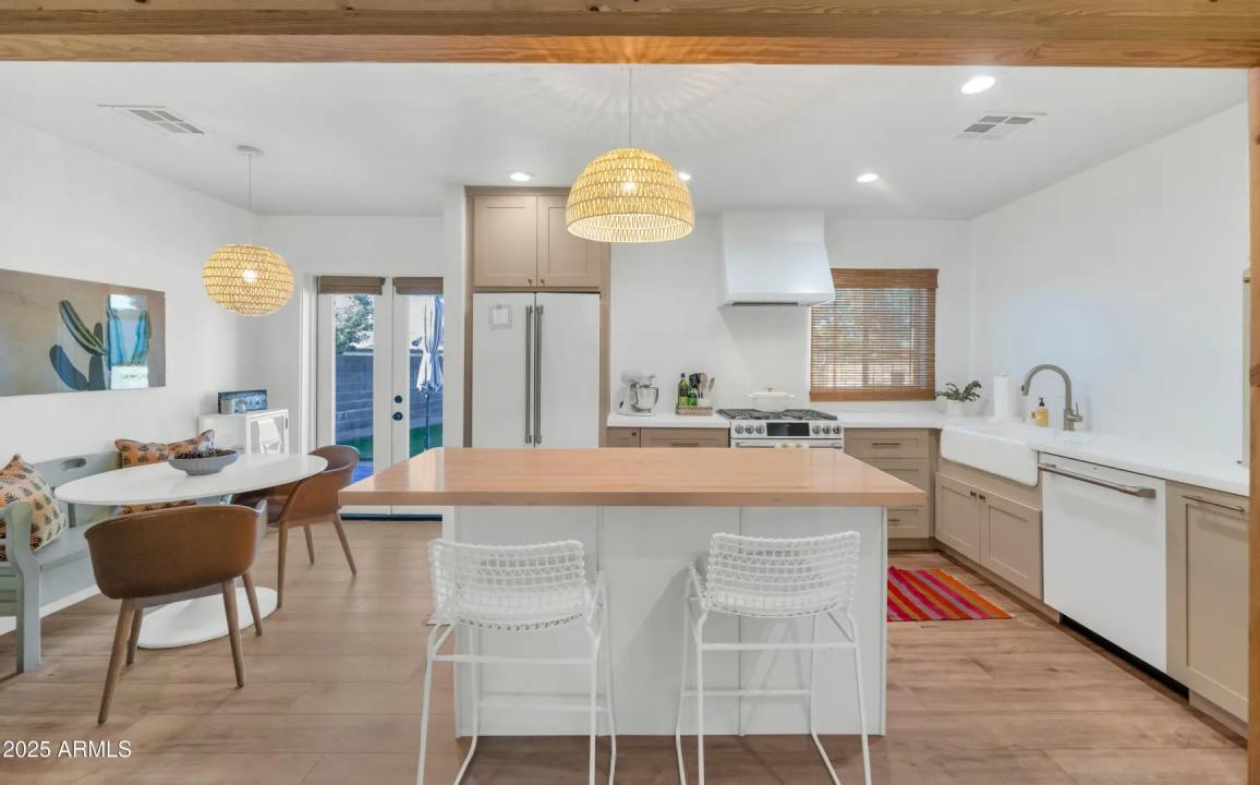 Real Estate Picture 10