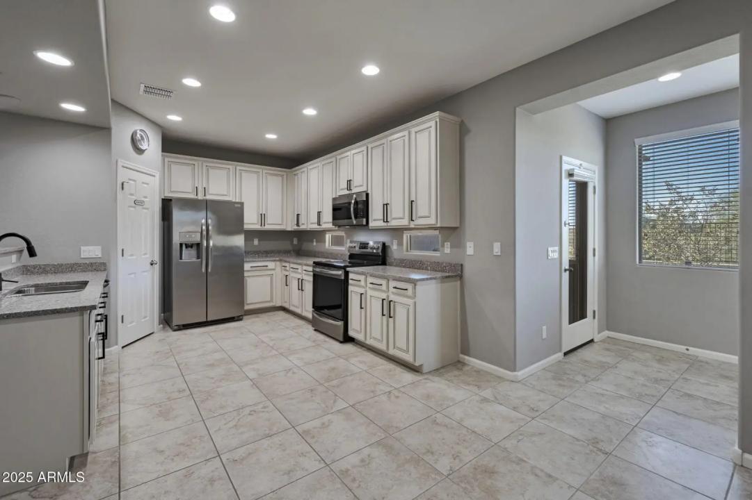 Real Estate Picture 8