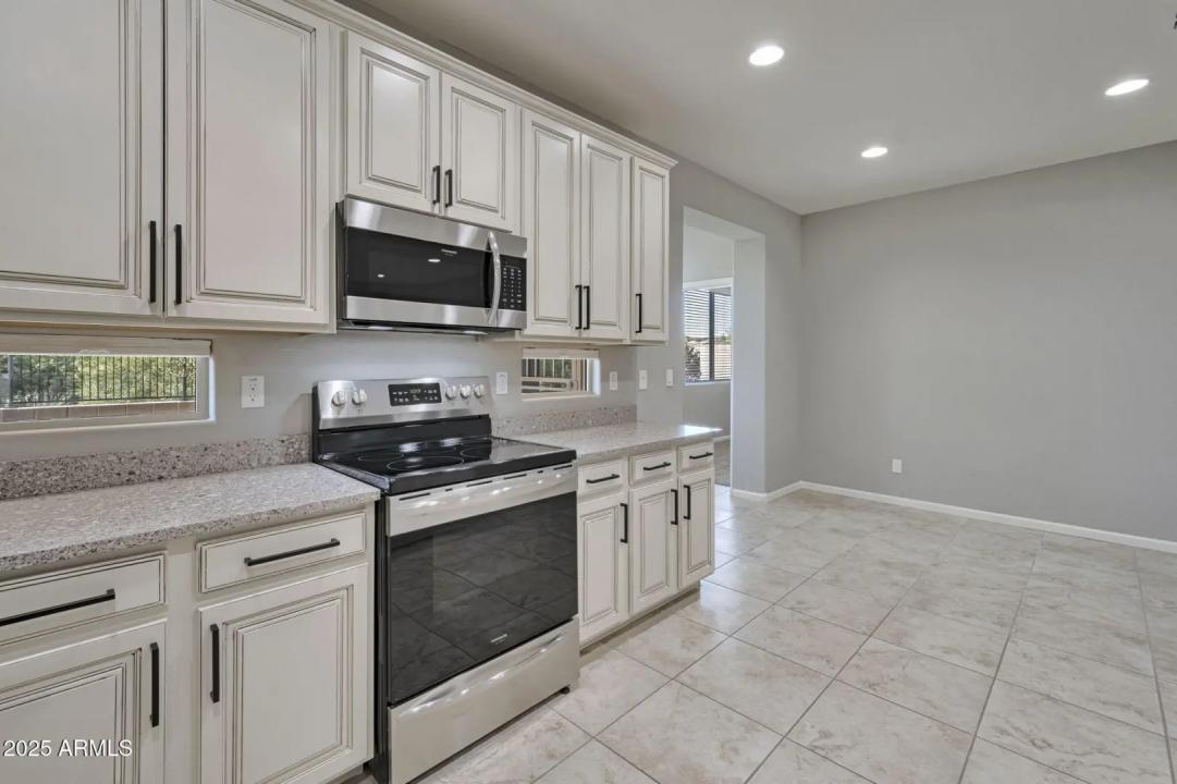 Real Estate Picture 9