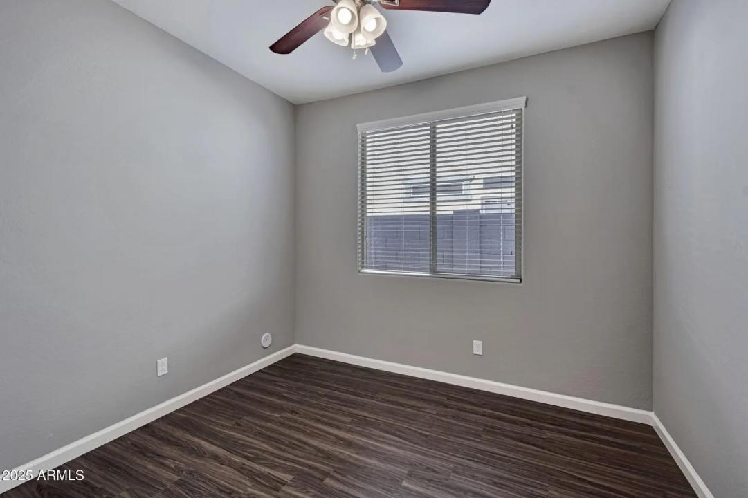 Real Estate Picture 18